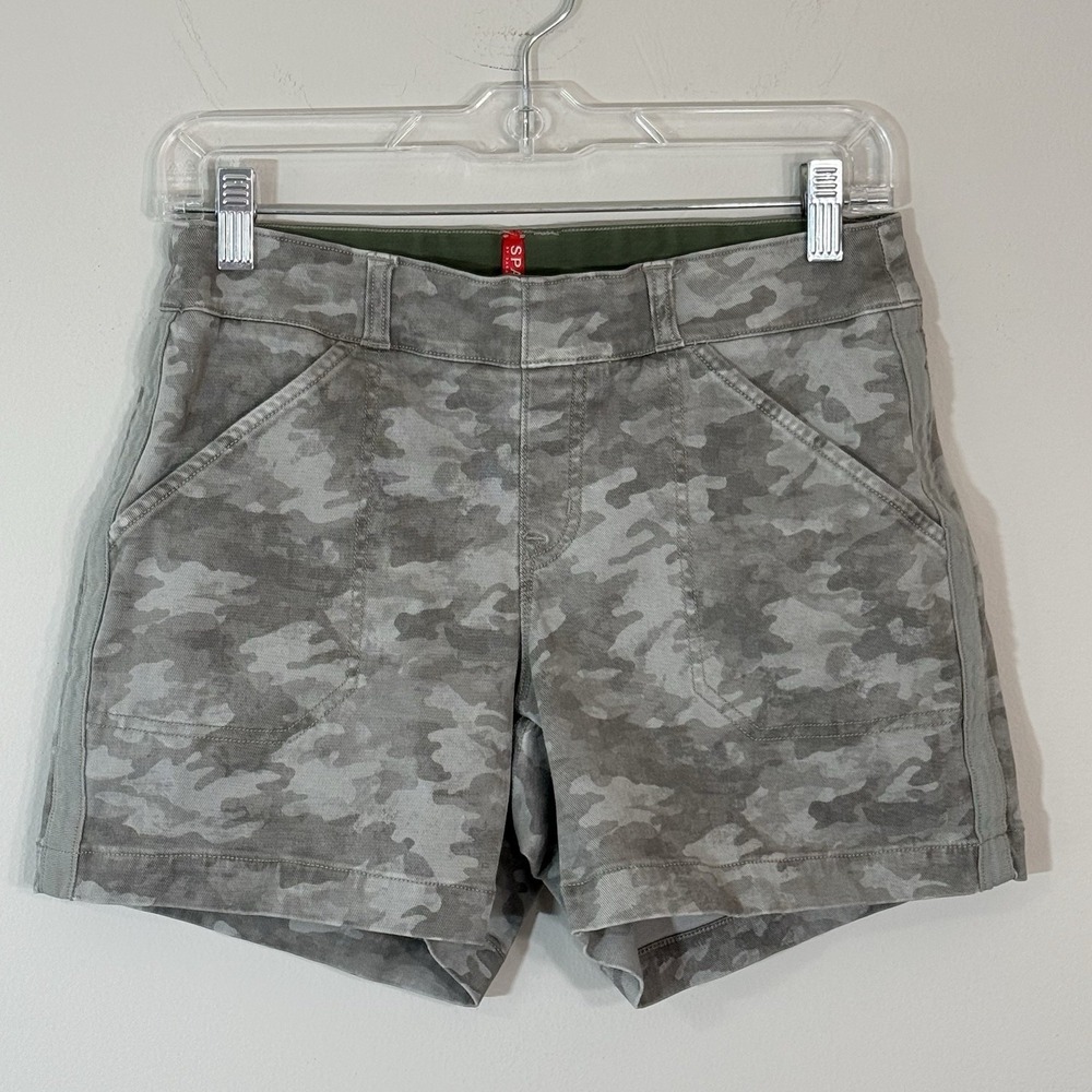 SPANX Camo Pull-On Twill Shorts Women's Size Small Gray Camouflage Pockets